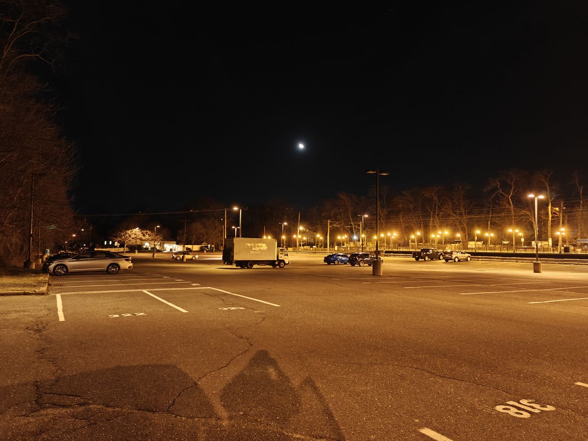 OnePlus 12 low light.