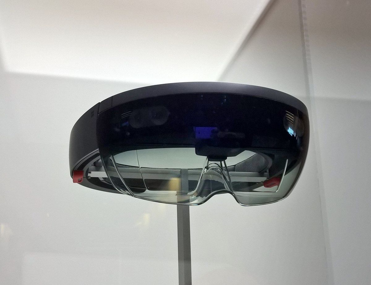 Microsoft HoloLens Development Edition pre-orders begin at $3,000 ...