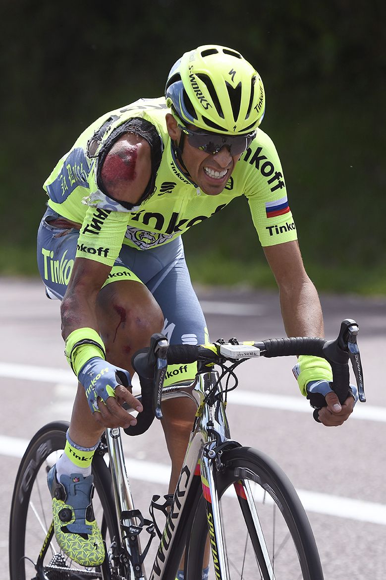 Alberto Contador (Tinkoff) after his crash