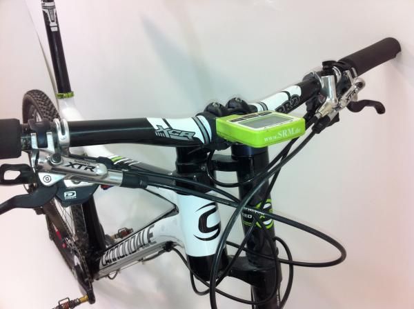 ESI chunky foam grips are on the PRO XCR carbon bars while Shimano handles branking and shifting.