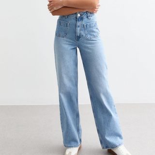 New Look Wide Leg Patch Pocket Jeans in Mid Blue