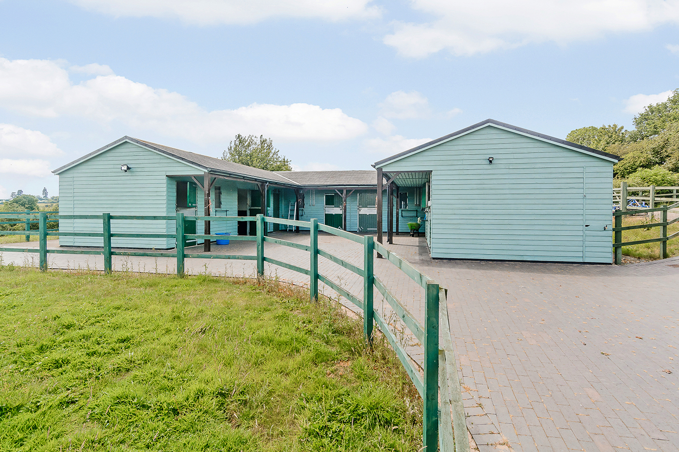8299572-exterior11.jpg