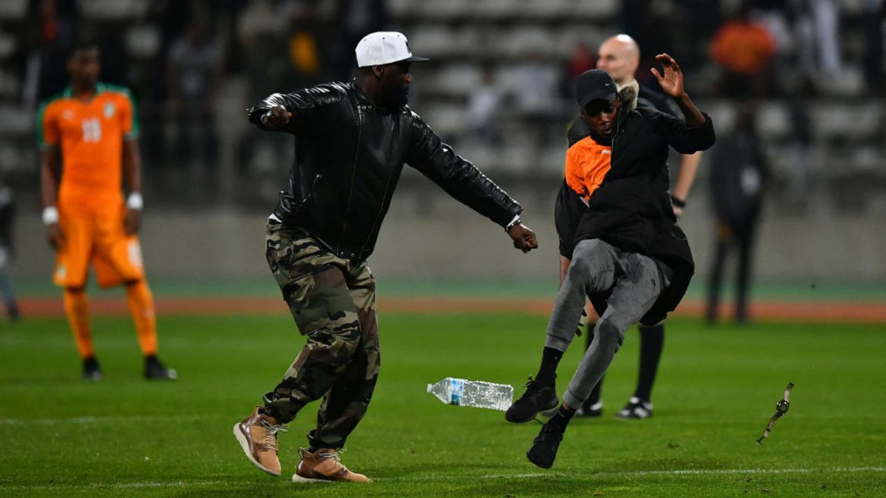 Senegal vs Ivory Coast pitch invasion