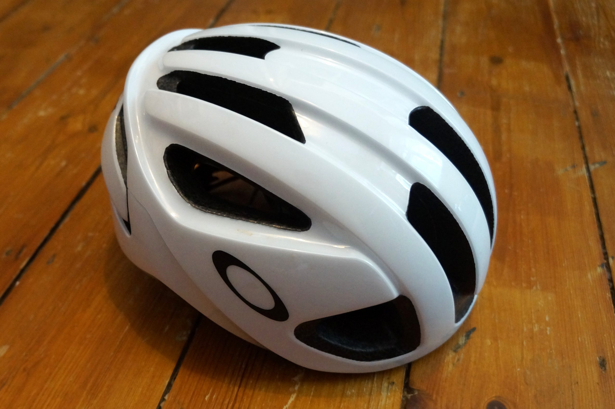 partikel Montgomery til Oakley ARO3 helmet review | Cycling Weekly