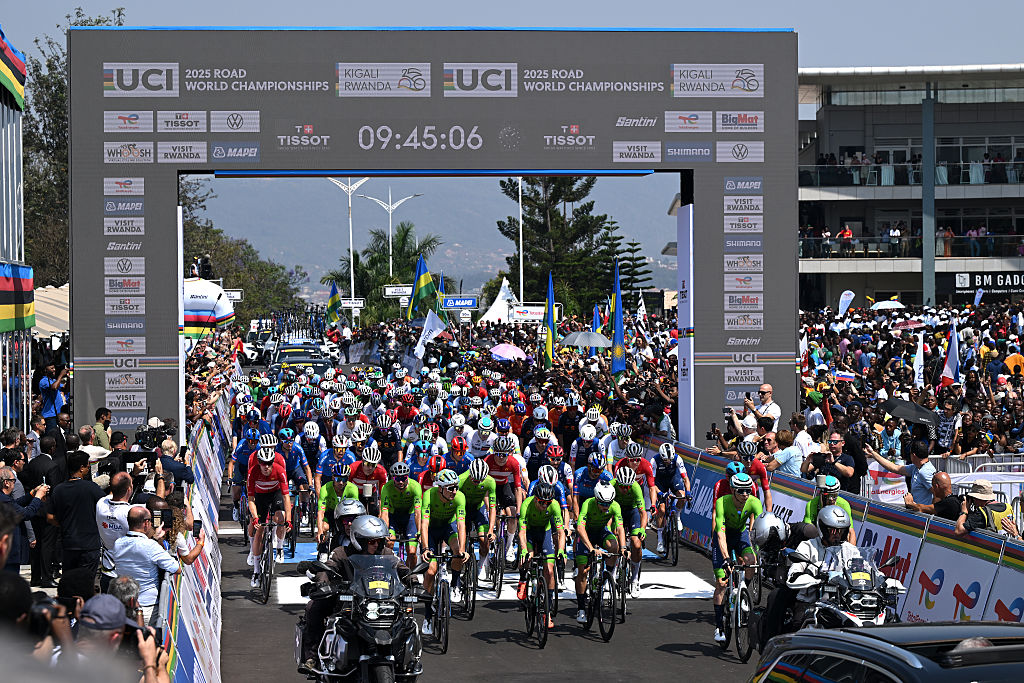 KIGALI, RWANDA - SEPTEMBER 28: A general view of the peloton prior to the 98th UCI Cycling World Championships Kigali 2025, Men Elite Road Race a 267.5km race from Kigali to Kigali on September 28, 2025 in Kigali, Rwanda. (Photo by Dario Belingheri/Getty Images)