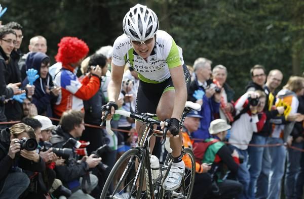 Sarah Duester (Nederland Bloeit) on a solo break in Flanders.