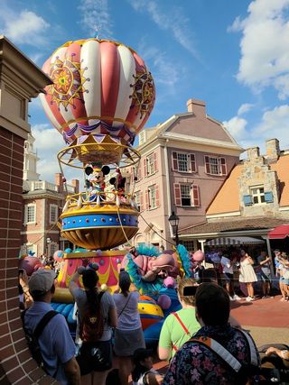 Mickey Mouse parade float on the S20