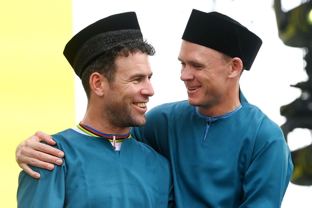 Mark Cavendish and Chris Froome dress-up before the 2022 Tour de France Prudential Singapore Criterium