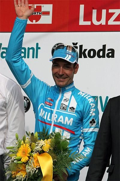 Erik Zabel salutes the crowd