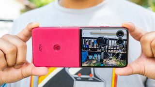 Motorola Razr 2024 Review.