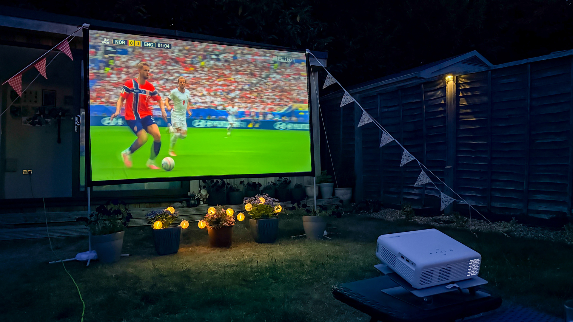 Aurzen Roku TV Smart Projector (England v Norway, World Cup 2026)