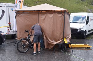 Chris Froome's race bike about to be x-rayed to to check for hidden motors or special wheels