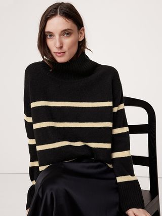 Oversized turtleneck sweater in mid-weight cashmere