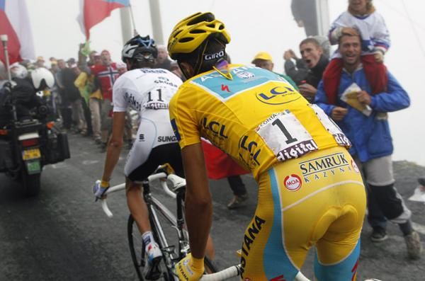 Alberto Contador shadows GC rival Andy Schleck.