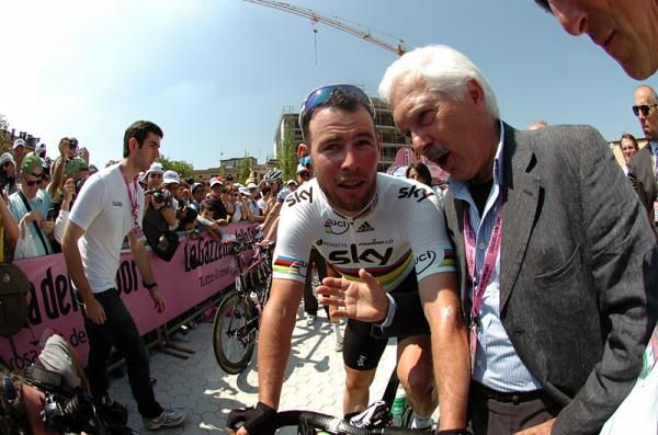 Prior to the start of stage 5, Mark Cavendish spoke with Androni Giocattoli manager Gianni Savio, whose rider Roberto Ferrari caused Cavendish to crash heavily at the end of stage 3.