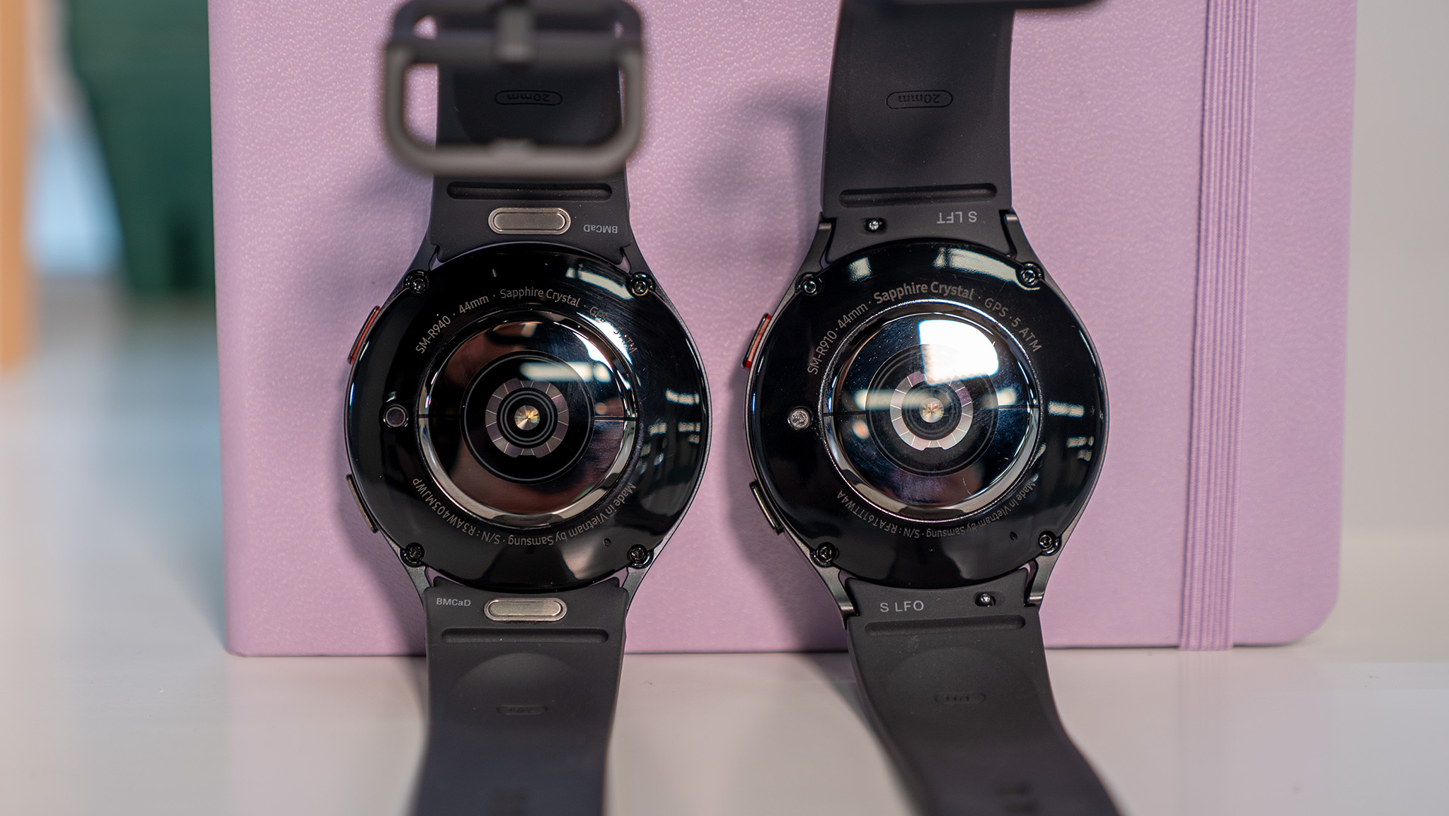 Comparing the size and bezels between the Samsung Galaxy Watch 5 and 6