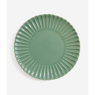 green scalloped dinner plate