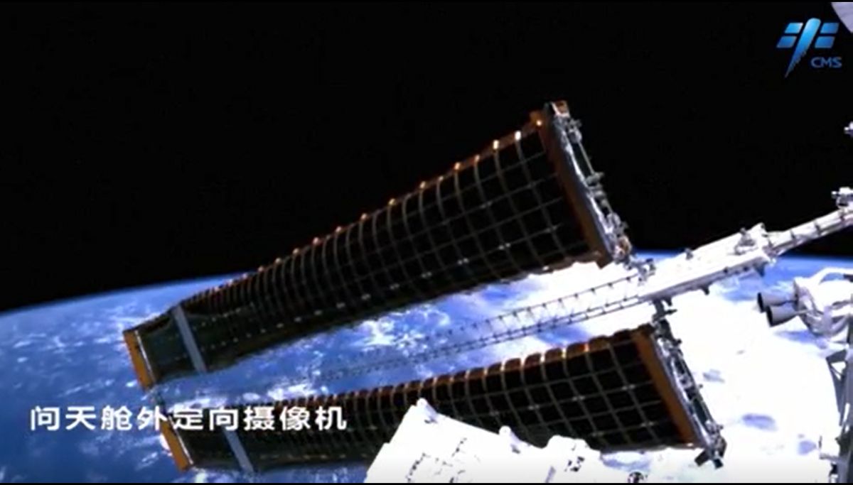 Vea las enormes alas solares de la estación espacial de China moviéndose sobre la Tierra (video)