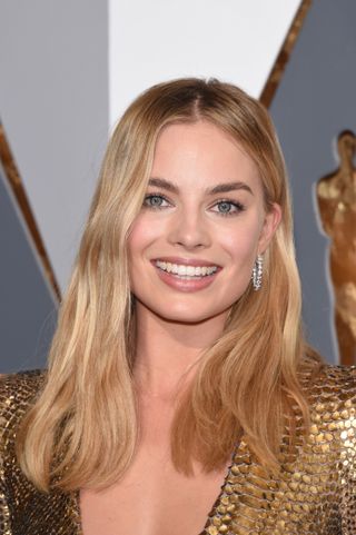 no makeup - margot robbie