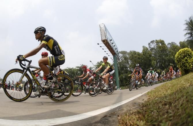 The peloton on stage 3