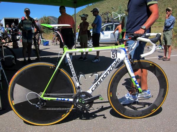 Ivan Basso (Liquigas-Cannondale) kept this hybrid road-time trial setup as his spare for stage 3.