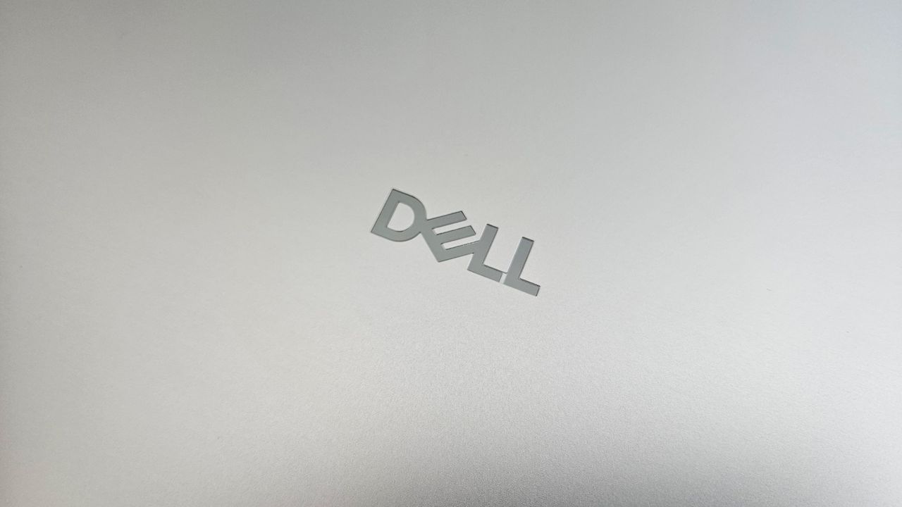 The Dell 16S on a desk