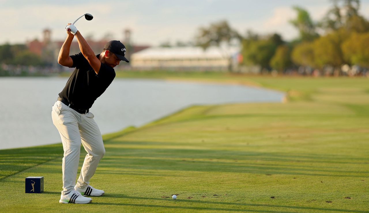 Xander Schauffele at the top of his back swing on the 18th hole at TPC Sawgrass