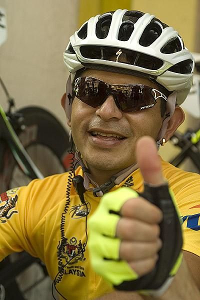 You beauty: Race winner Jose Rujano (ISD-Neri) gives the thumbs-up to the Tour de Langkawi.