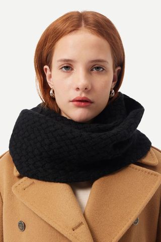 cold weather clothing - woman wearing black quilted snood