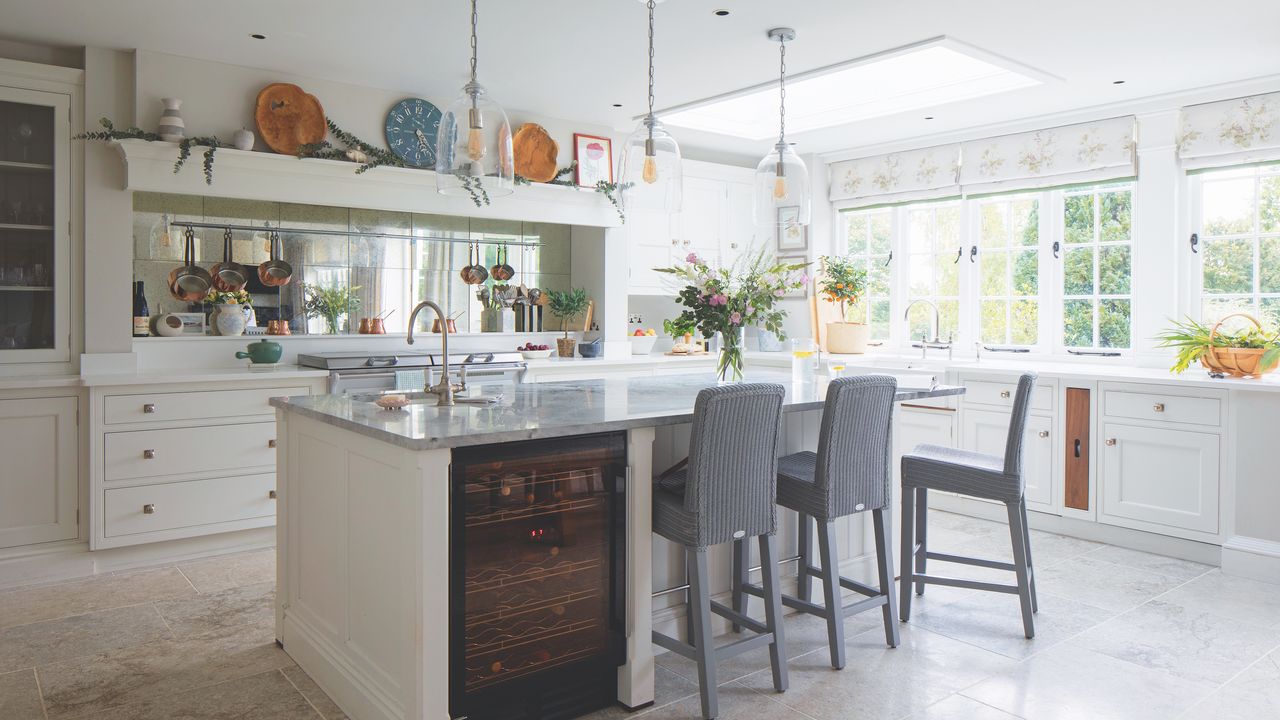 country house in Oxforshire decorated in pastel scheme