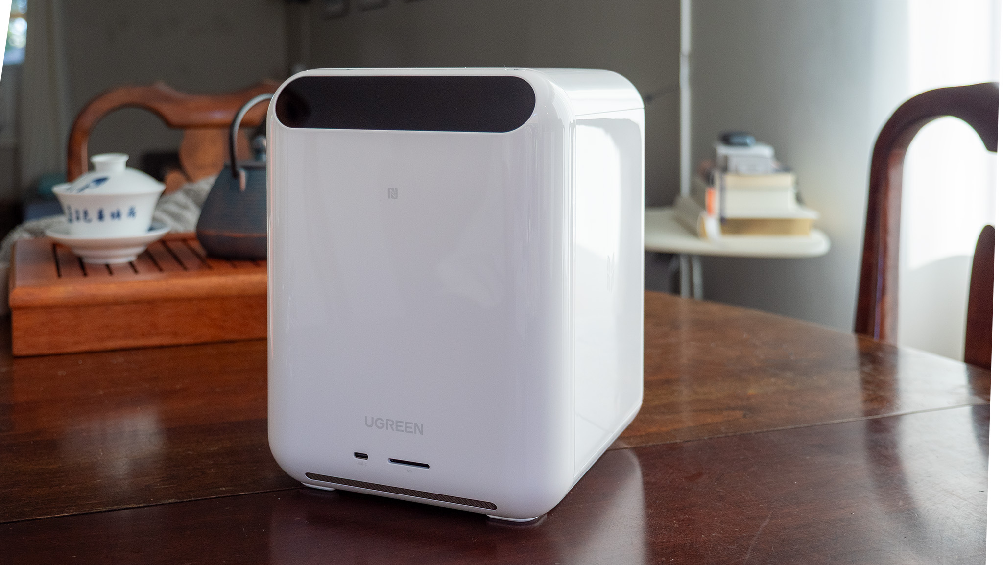 The front of the UGREEN HomeAgent HA100 NAS
