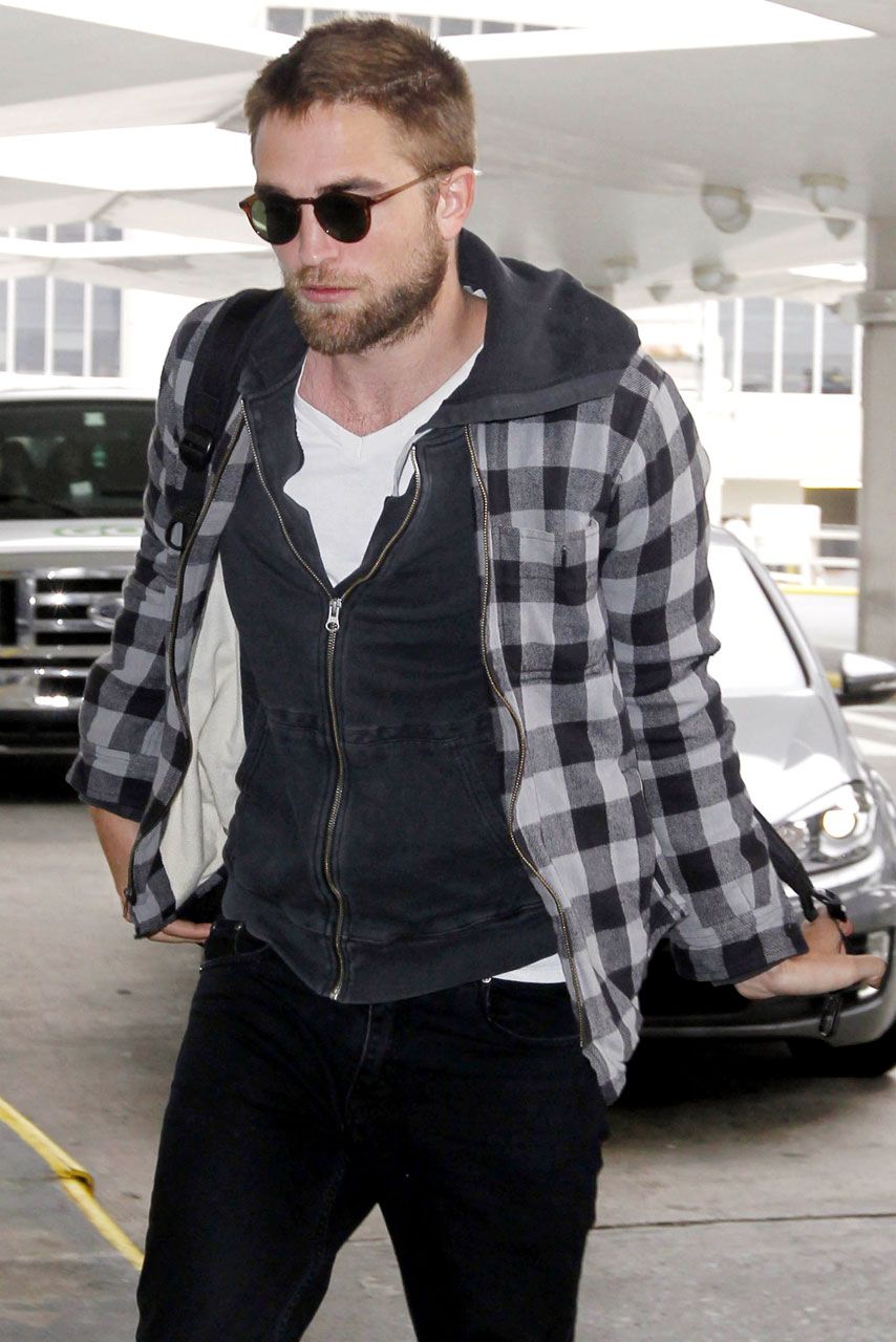 Robert Pattinson Lands In LA Amidst Kristen Stewart Cheating Rumours ...