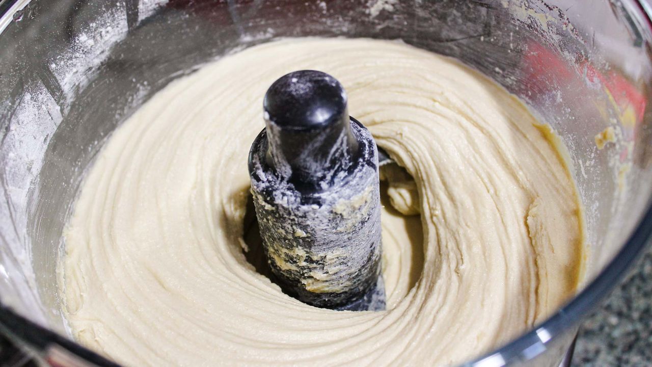 Magimix Food Processor 14 Cup processing dough