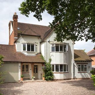 tour of arts and crafts house in west midlands exterior