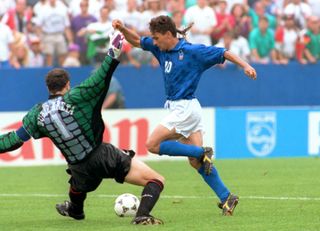 Roberto Baggio dribbles past Spain goalkeeper Andoni Zubizarreta to score for Italy in the 1994 World Cup.