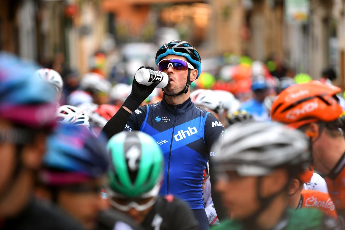 Alex Paton takes on some fluids before the start