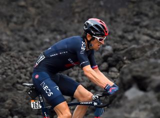 Geraint Thomas fights to finish on Mount Etna 