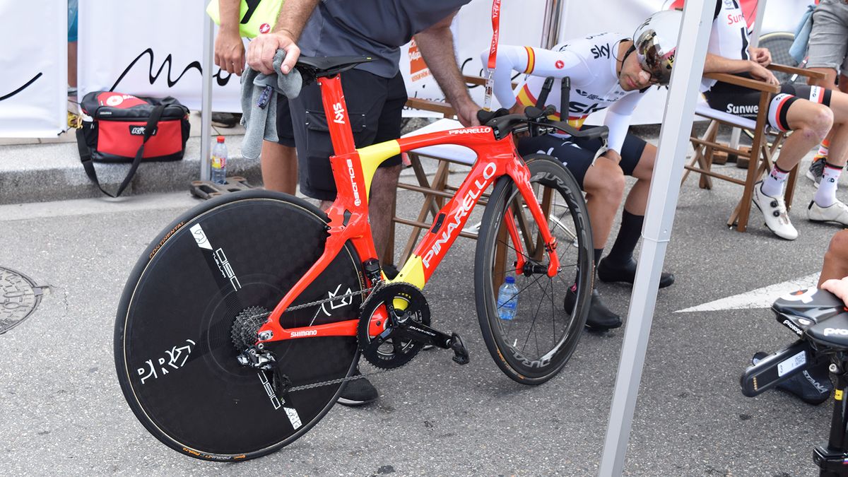 Spanish national time trial champion Jonathan Castroviejo takes a look at his custom Pinarello Bolide at the start