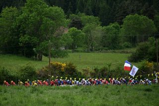 Criterium du Dauphine 2024 stage 3: the peloton heads through rolling countryside