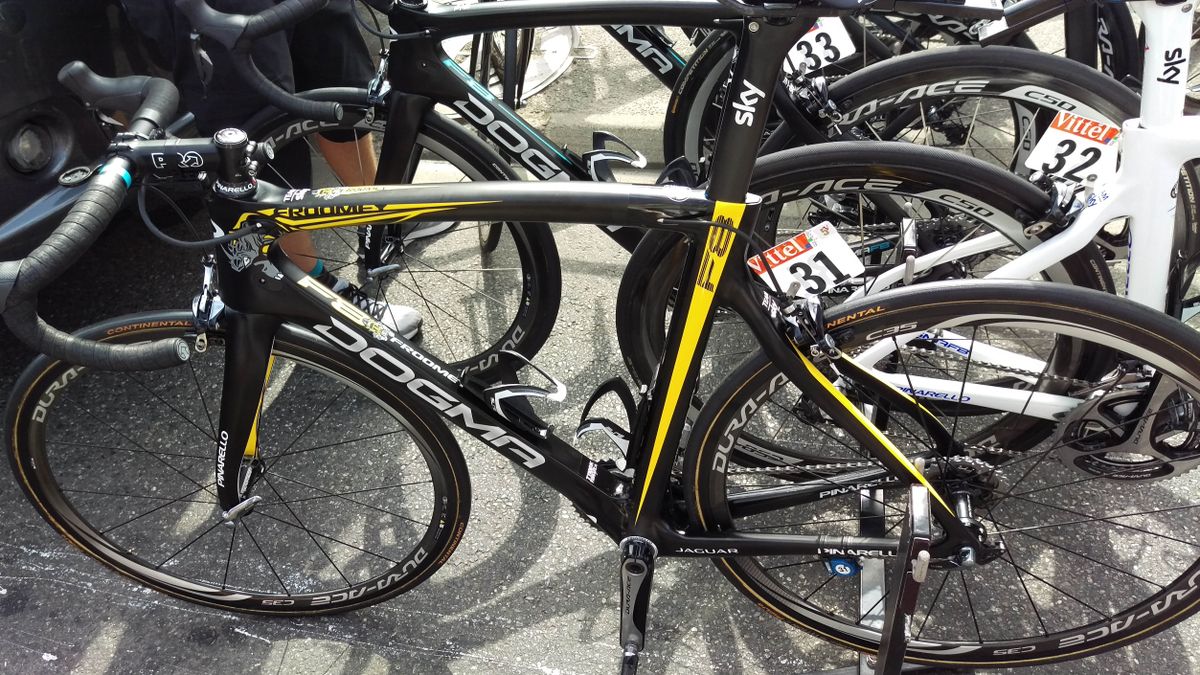 Chris Froome's bike has been given a new yellow look
