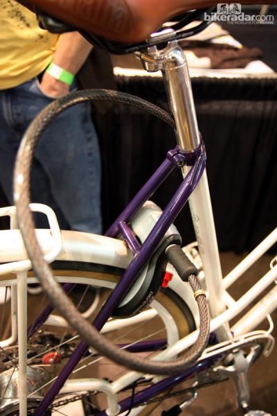 Both a cable and rear wheel lock are integrated into this Yipsan townie. Note the way the cable stores inside the frame.