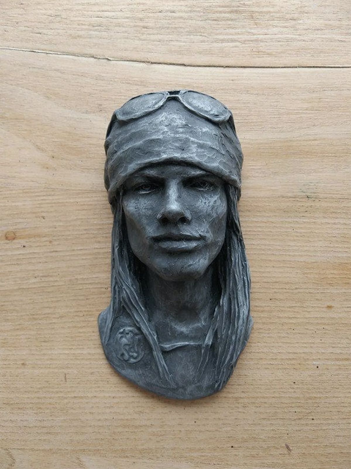 Axl statue