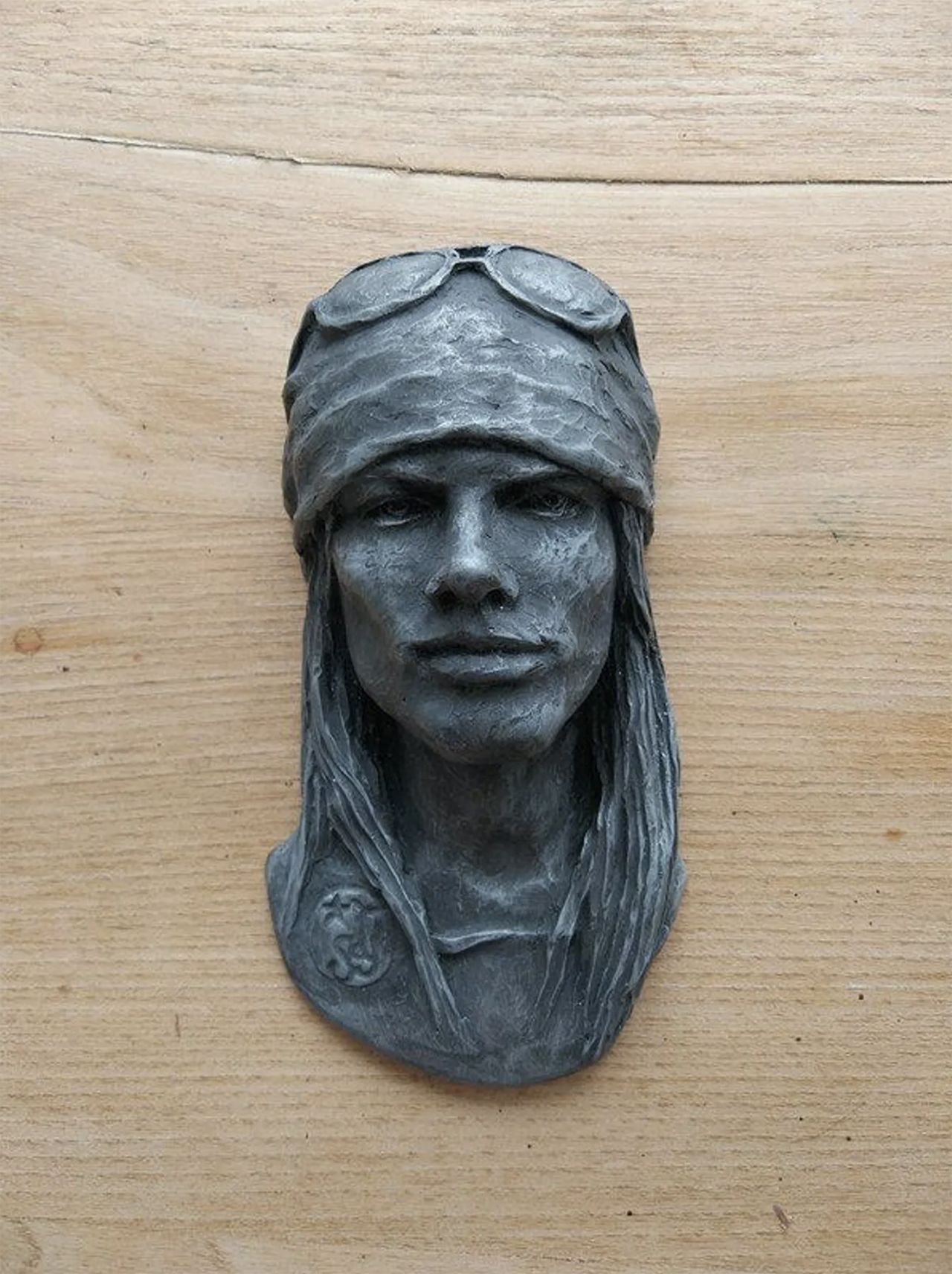Axl statue