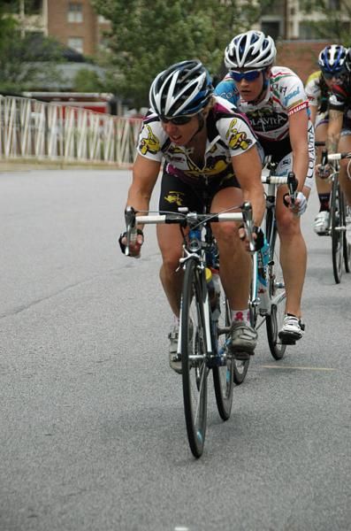 Laura Van Gilder (Mellow Mushroom) pushes the pace.