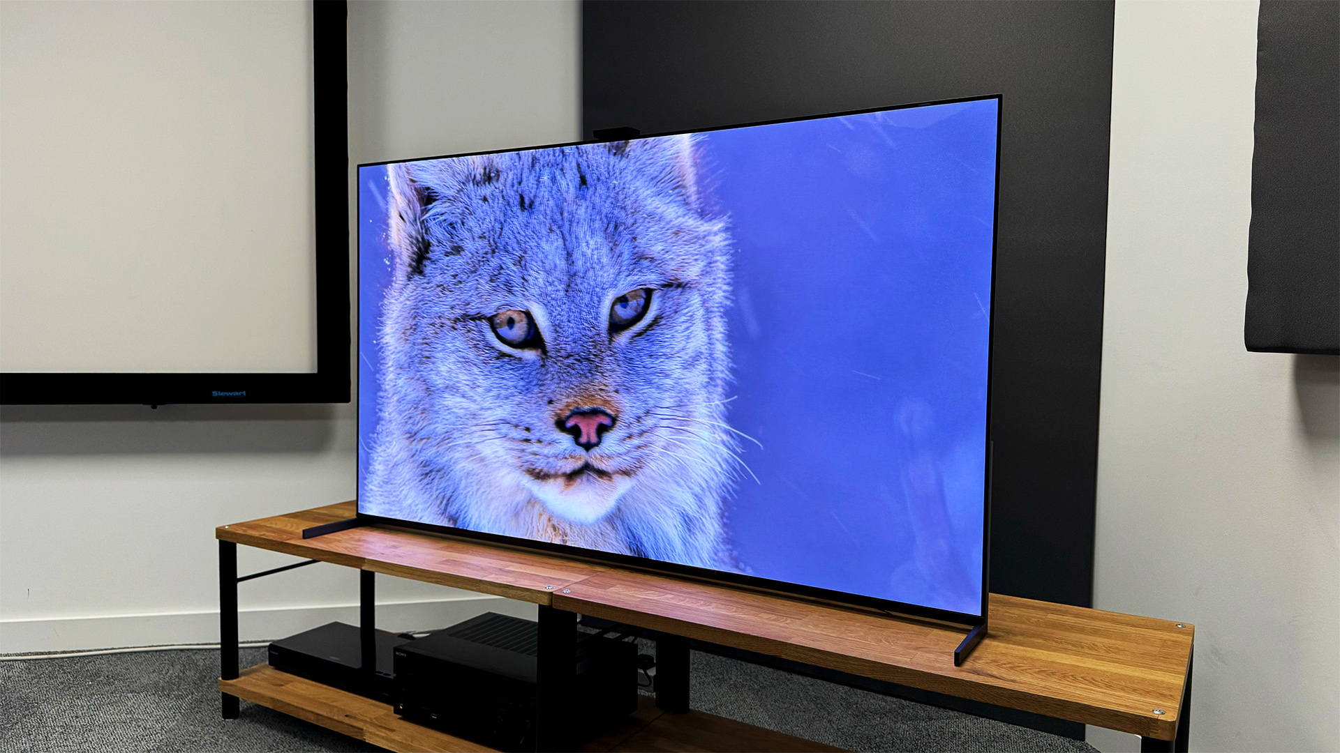 Samsung S95B OLED 4K TV Review: High-End Picture With Quantum Dot Color