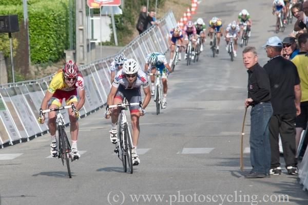 Gaetan Bille (Wallonie Bruxelles - Credit Agricole) and Sylvain Georges (Big Mat - Auber 93) sprint to the finish line.