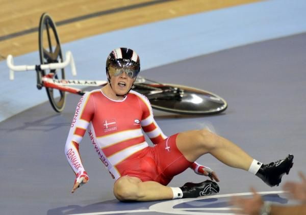 Lasse Norman Hansen (Denmark) bounced back from a crash in the omnium scatch race to finish sixth in the penultimate event.