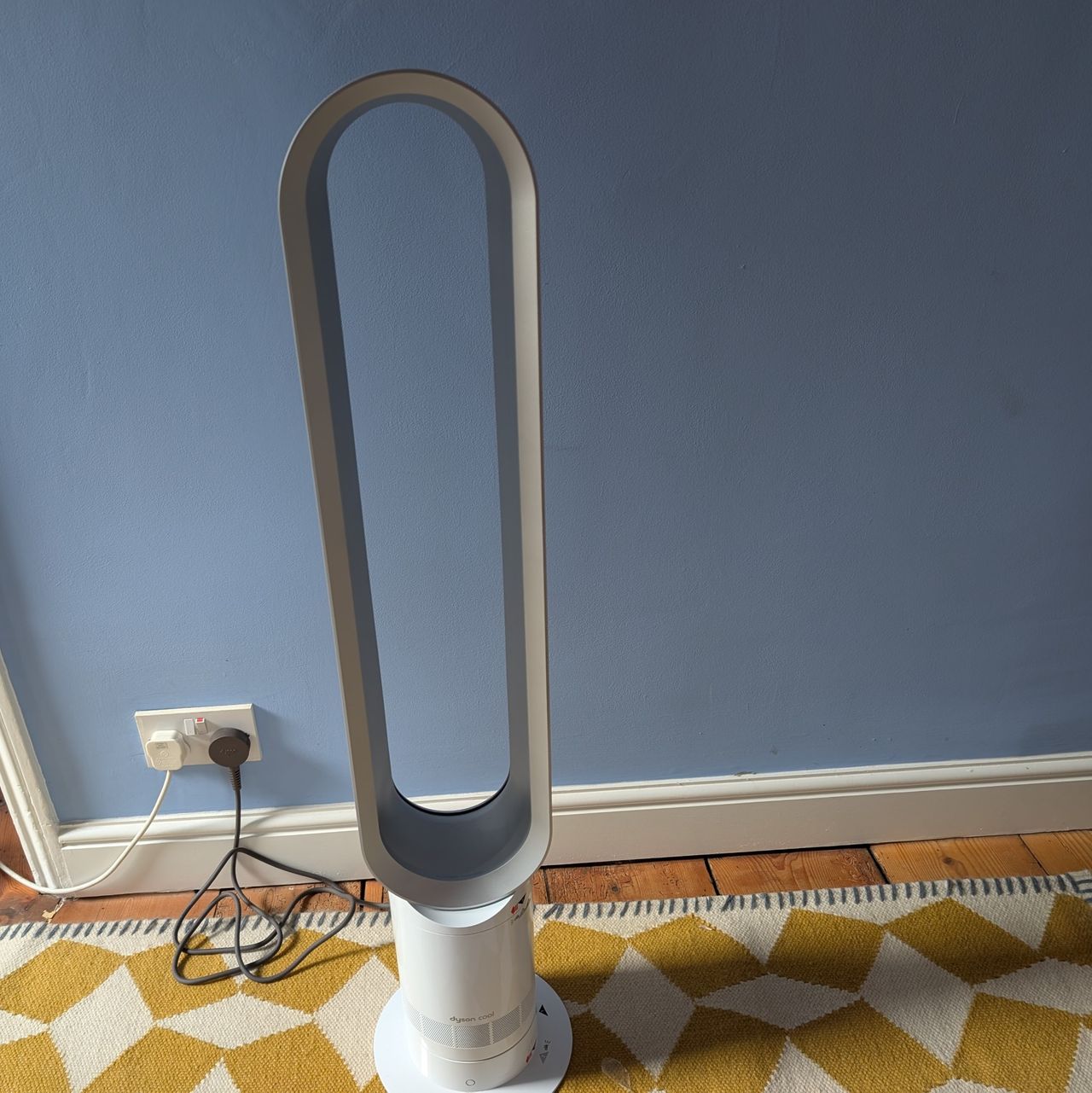 Dyson Cool AM07 Tower Fan in home testing