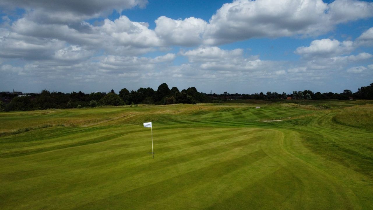 London Airlinks hole pictured
