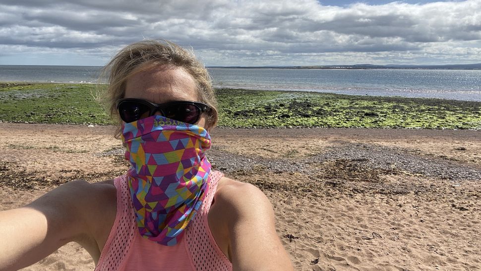 7 ways to wear a neck gaiter for hikers and runners Advnture